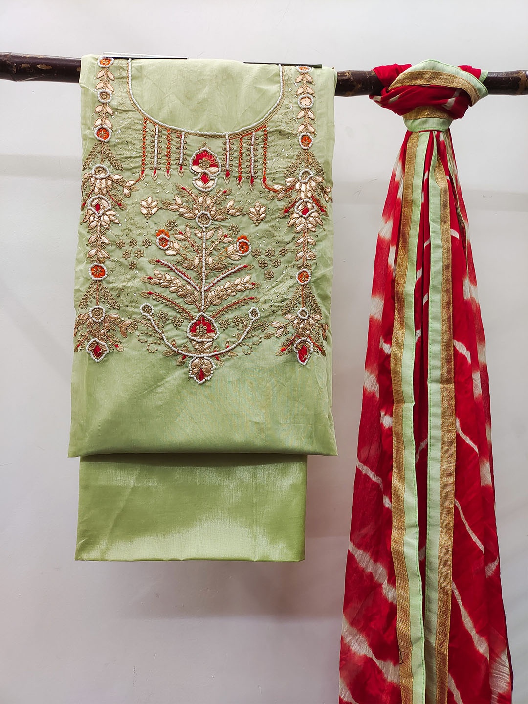 

MAHALASA Ethnic Motifs Emboridered Pure Cotton Unstitched Dress Material, Green