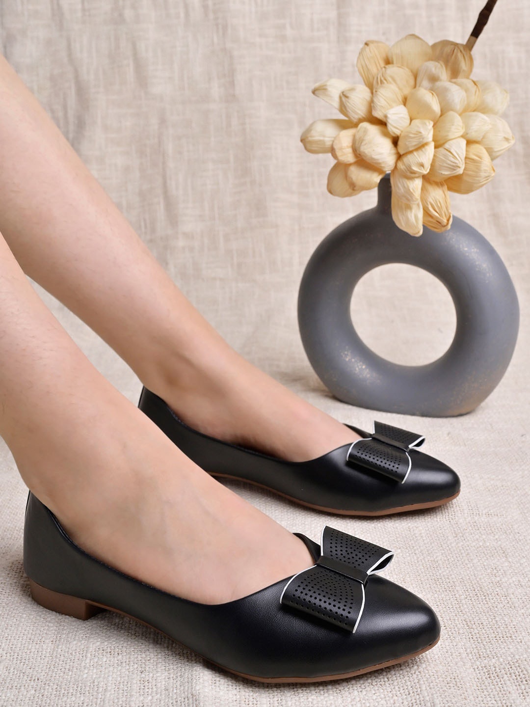 

Shoetopia Round Toe Bows Suede Ballerinas, Black