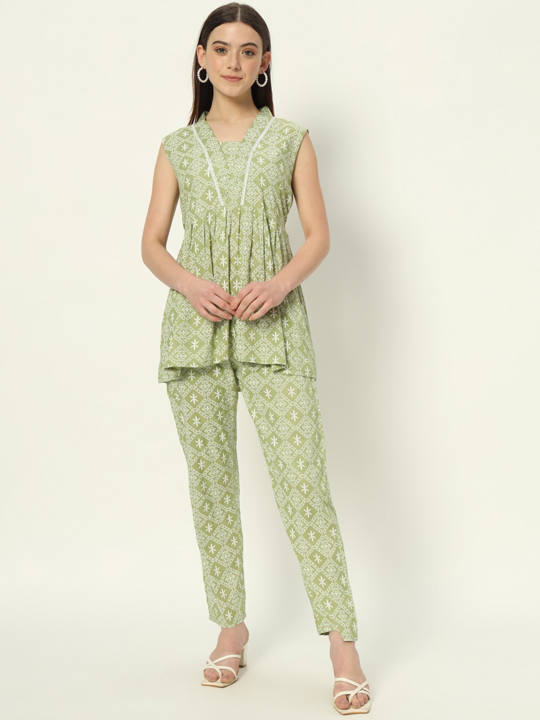 

Bachuu Geometric Printed Sleeveless Peplum Top with Trousers Co-Ords, Green