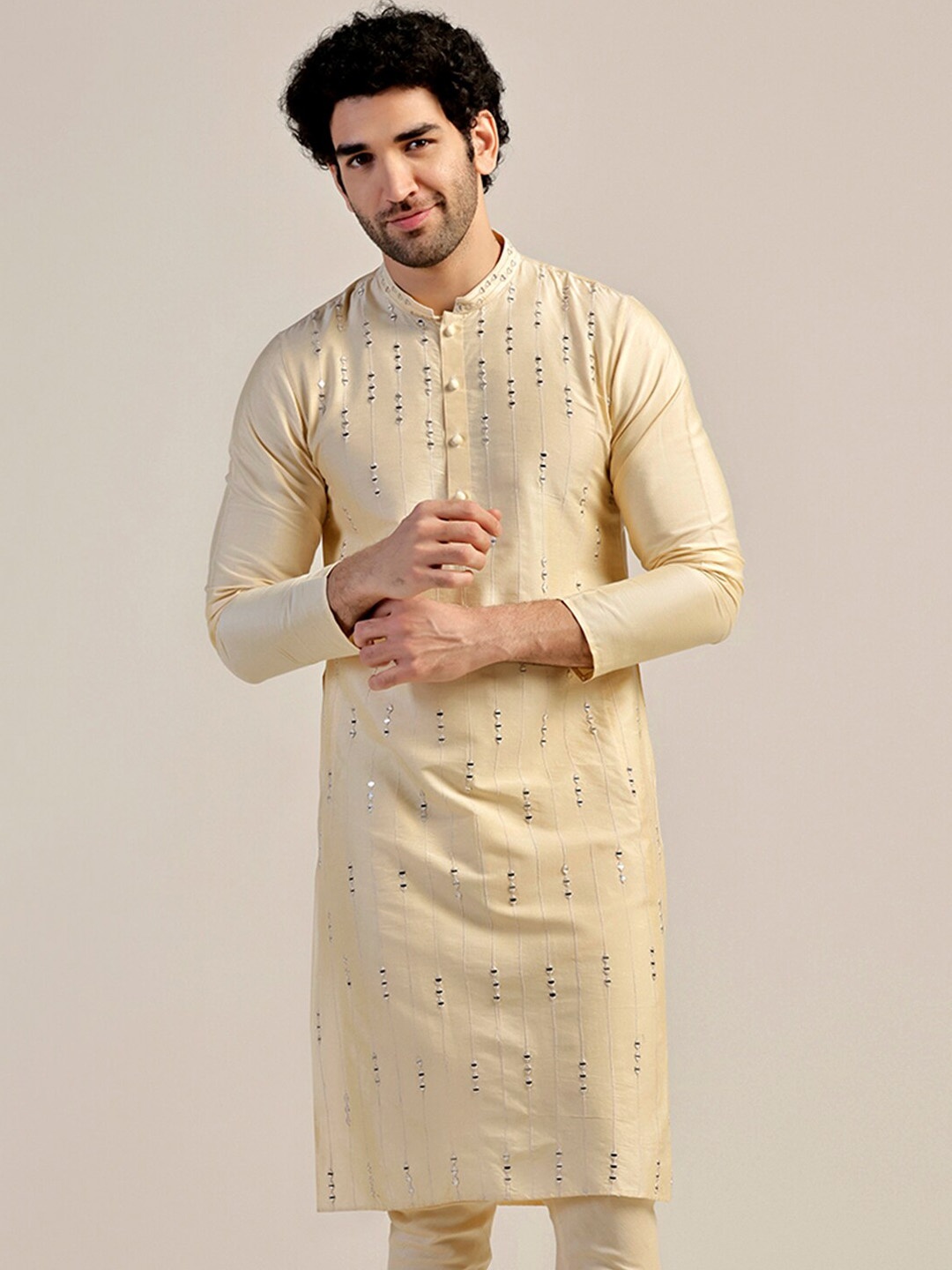 

KISAH Men Mirror Work Embroidered Zari Regular Fit Kurta, Cream