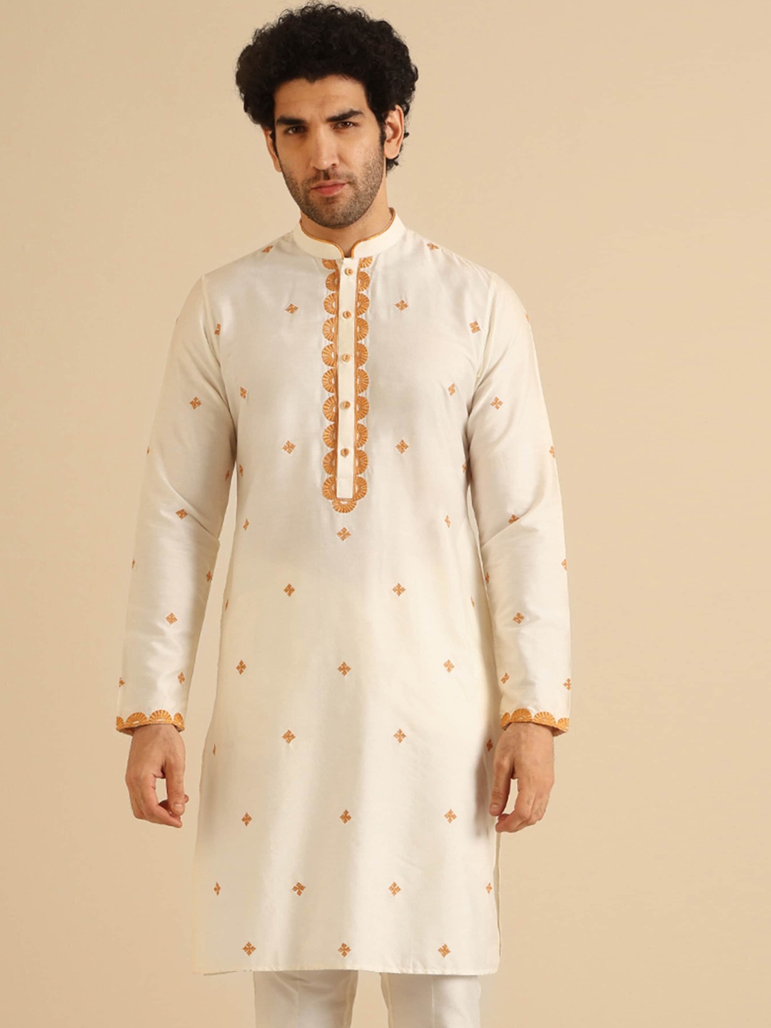 

KISAH Geometric Embroidered Straight Kurta, Off white