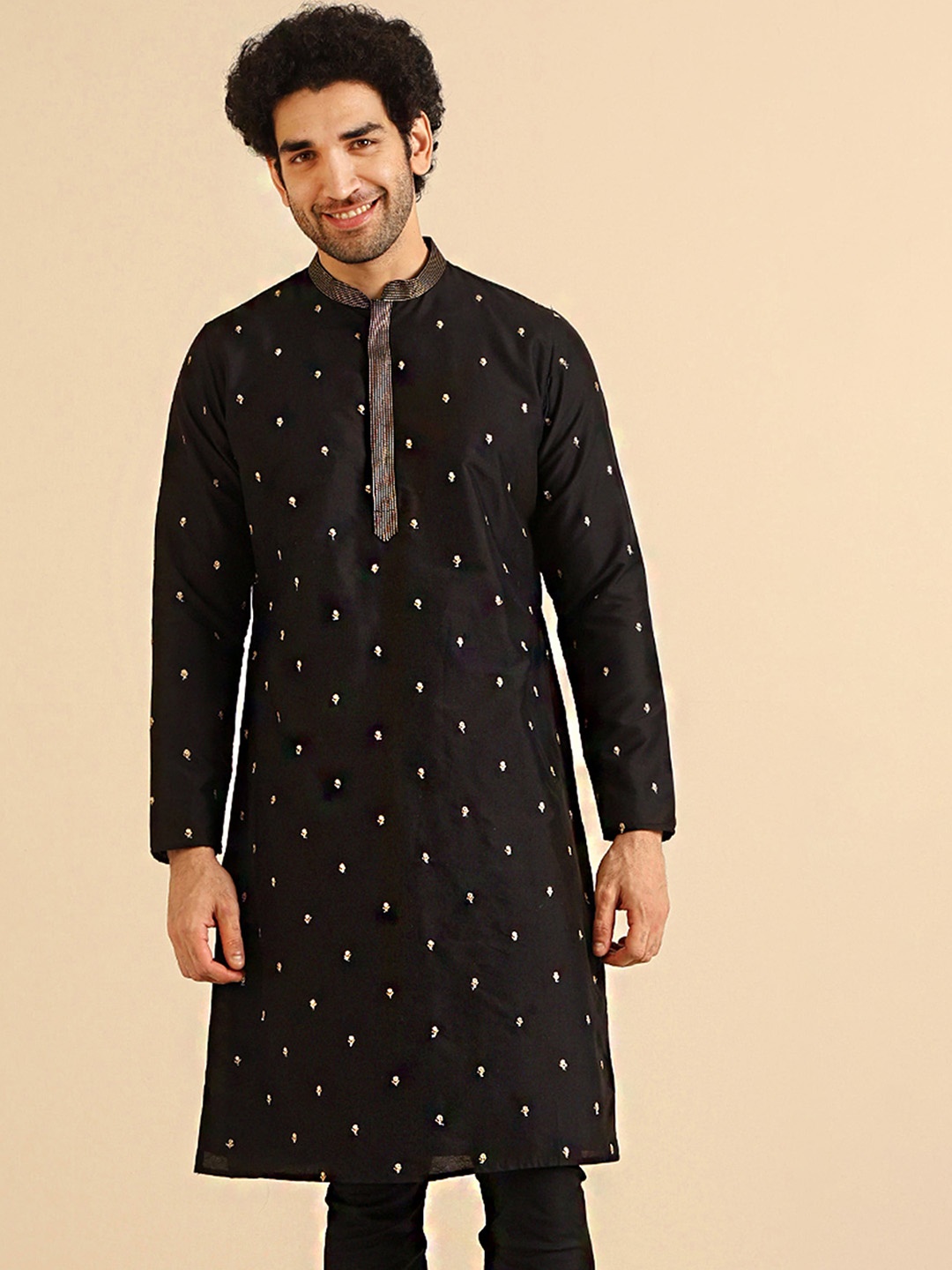 

KISAH Floral Embroidered Straight Kurta, Black