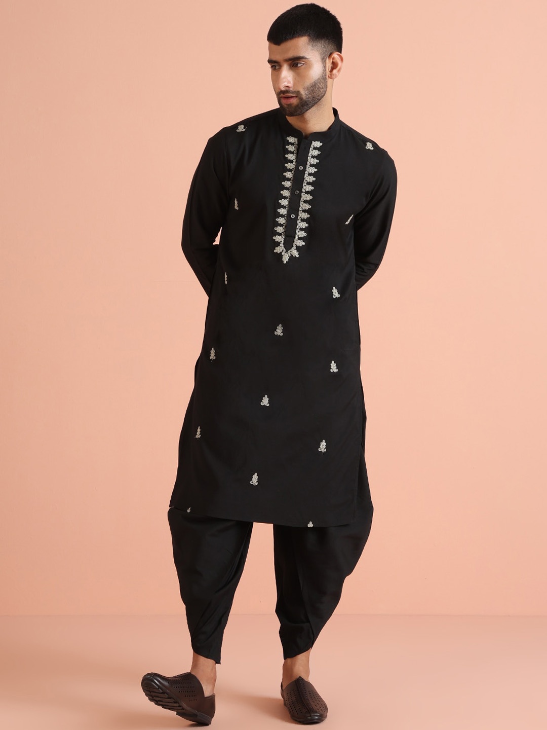 

KISAH Ethnic Embroidered Straight Kurta, Black