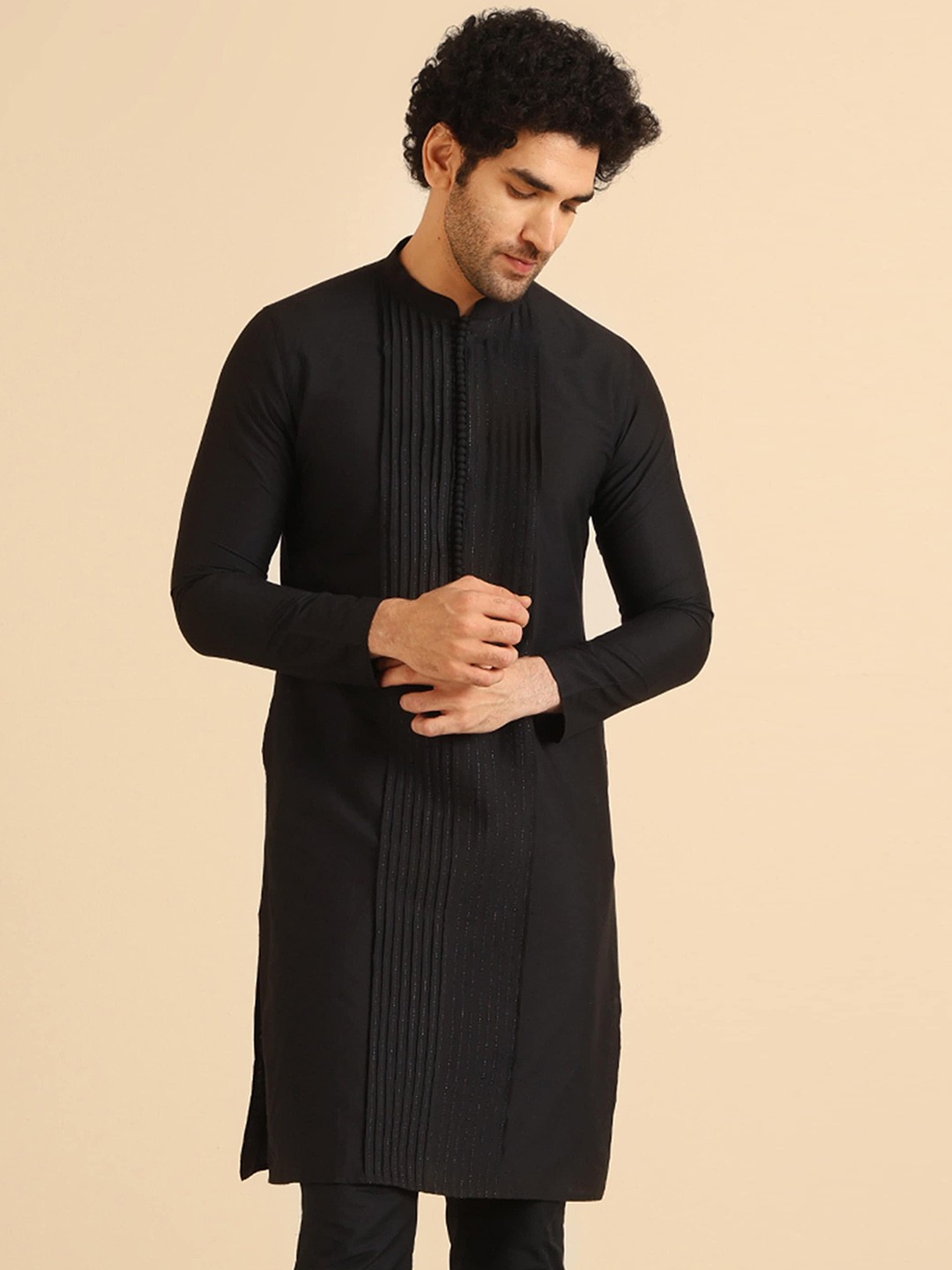 

KISAH Men Solid Pleated Zari Regular Fit Kurta, Black