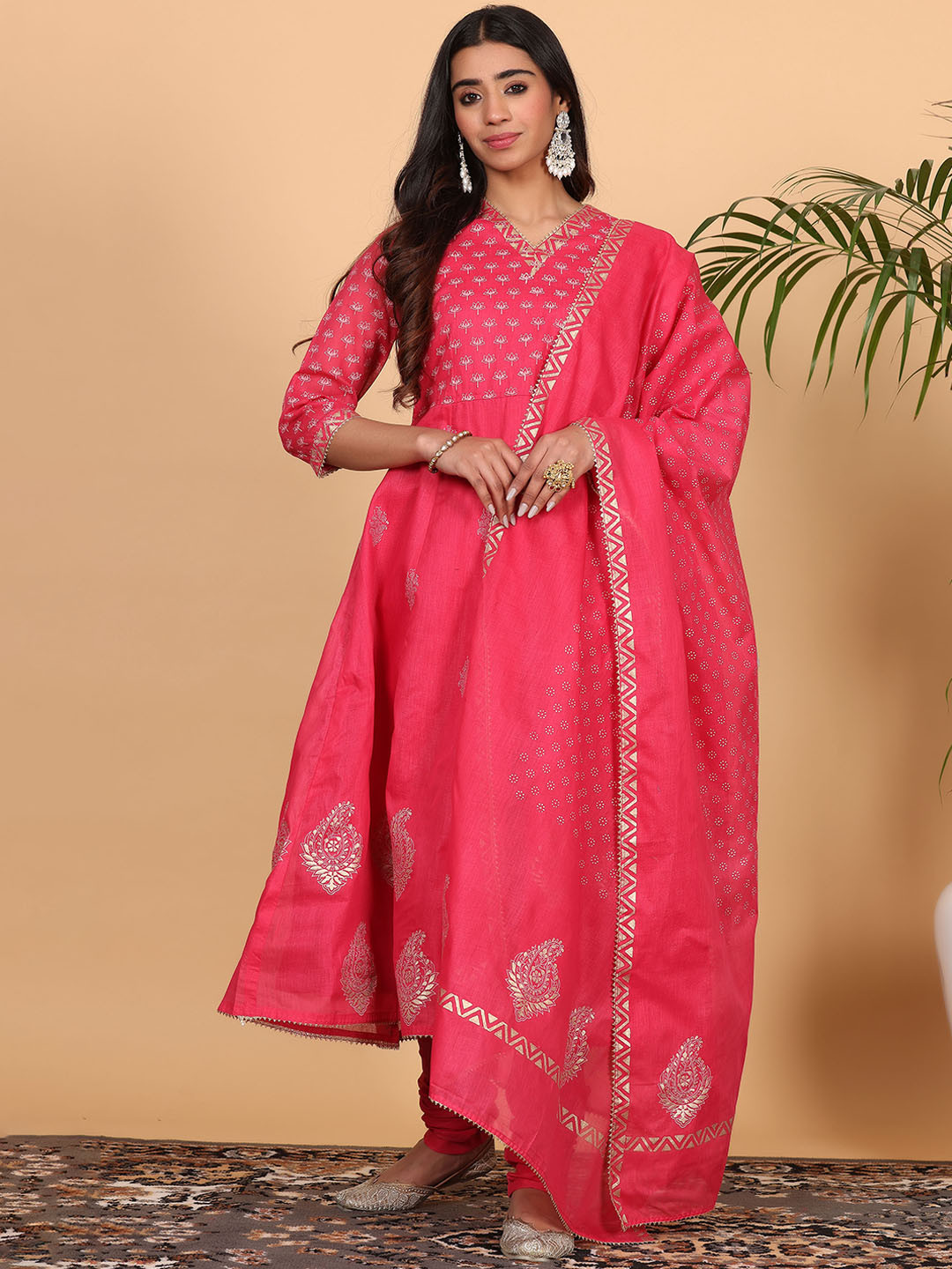 

KAANCHIE NANGGIA Floral Embroidered Pure Cotton Straight Kurta with Churidar & Dupatta, Pink
