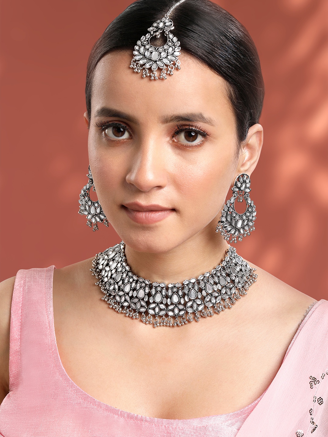 

Peora Silver-Plated Kundan-Studded Jewellery Set