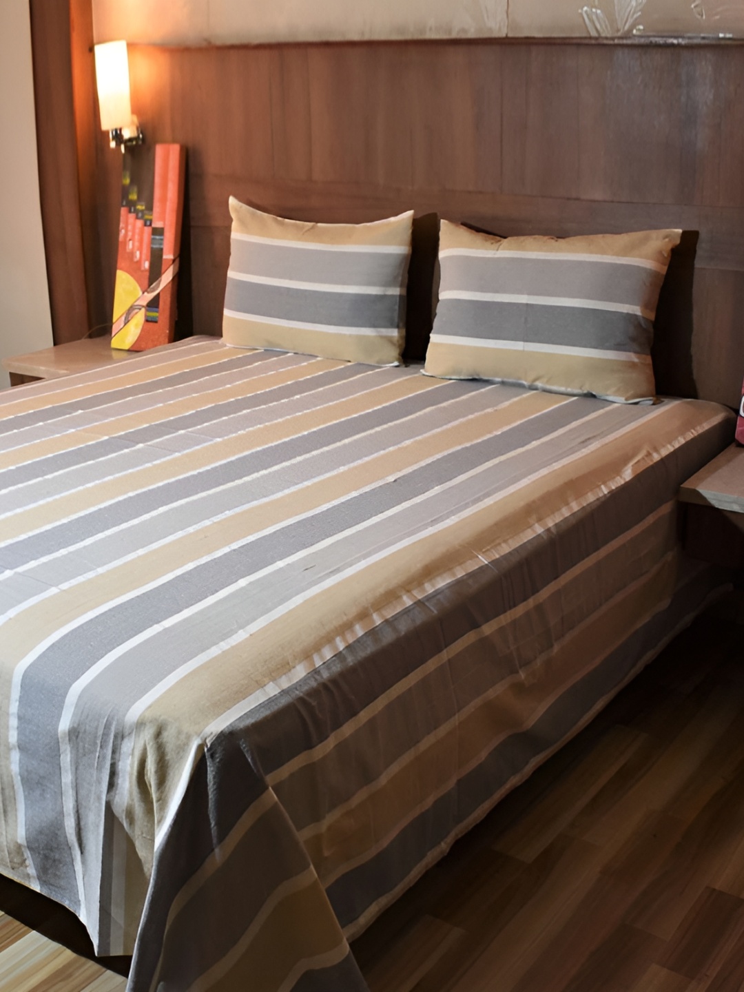 

Aura Gold-Toned & White Striped 120 TC Cotton King Bedsheet With 2 Pillow Covers