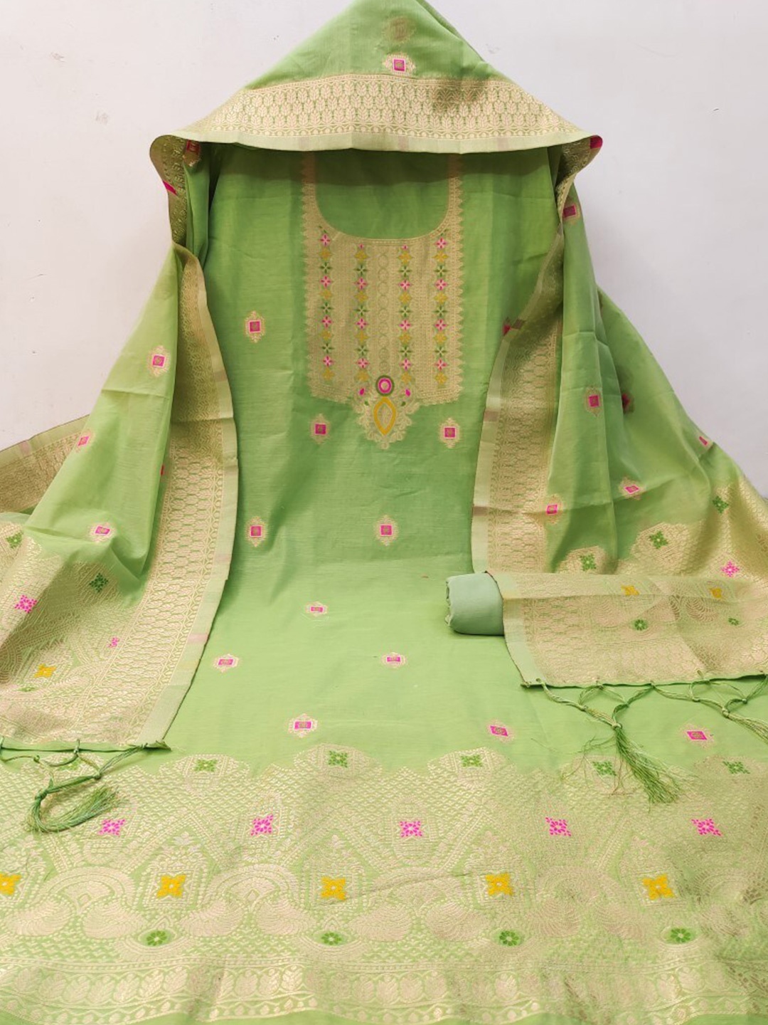 

Momina Fashion Pure Silk Unstitched Dress Material, Lime green