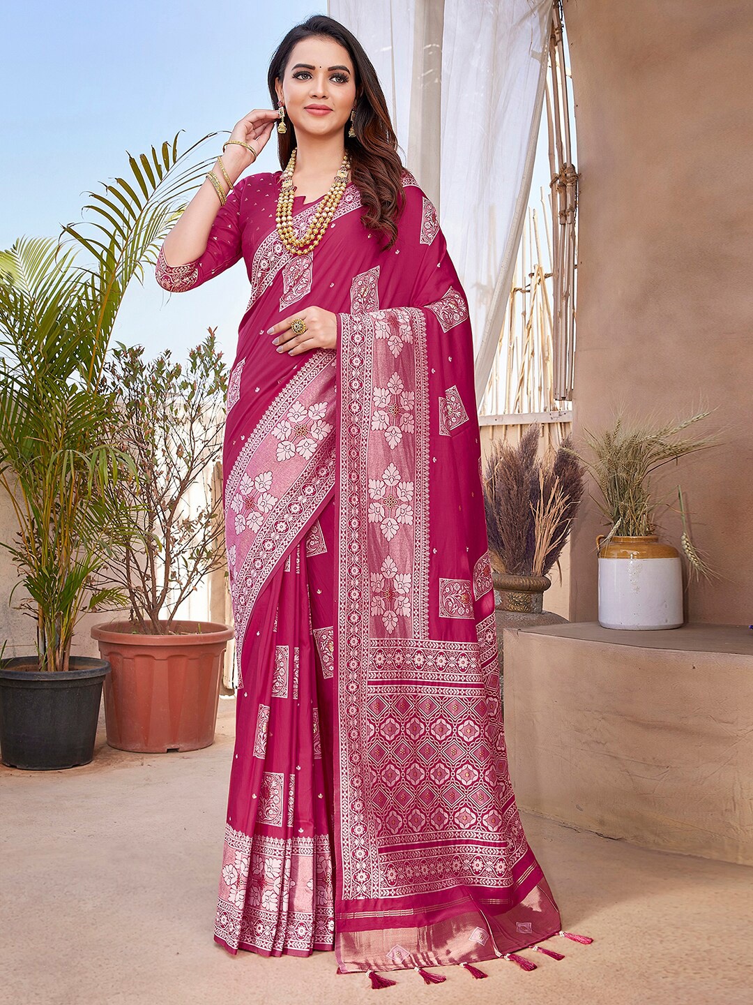 

Satrani Floral Woven Design Zari Silk Cotton Banarasi Saree, Pink