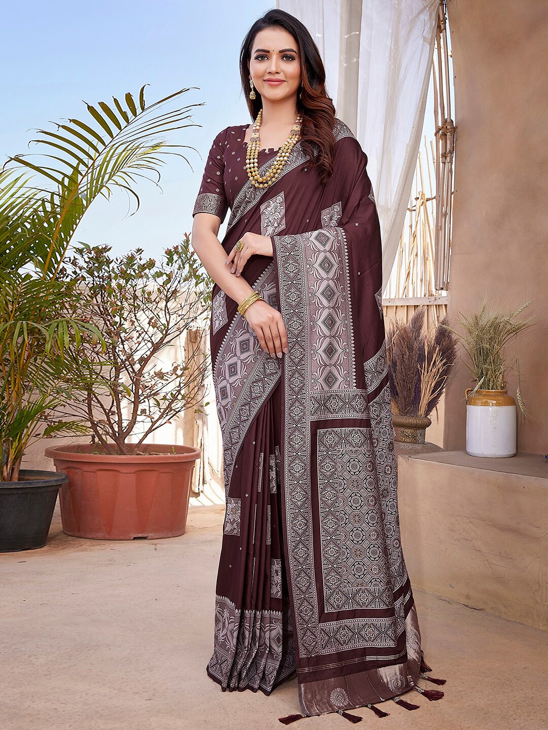 

Satrani Ethnic Motifs Zari Silk Cotton Banarasi Saree, Maroon