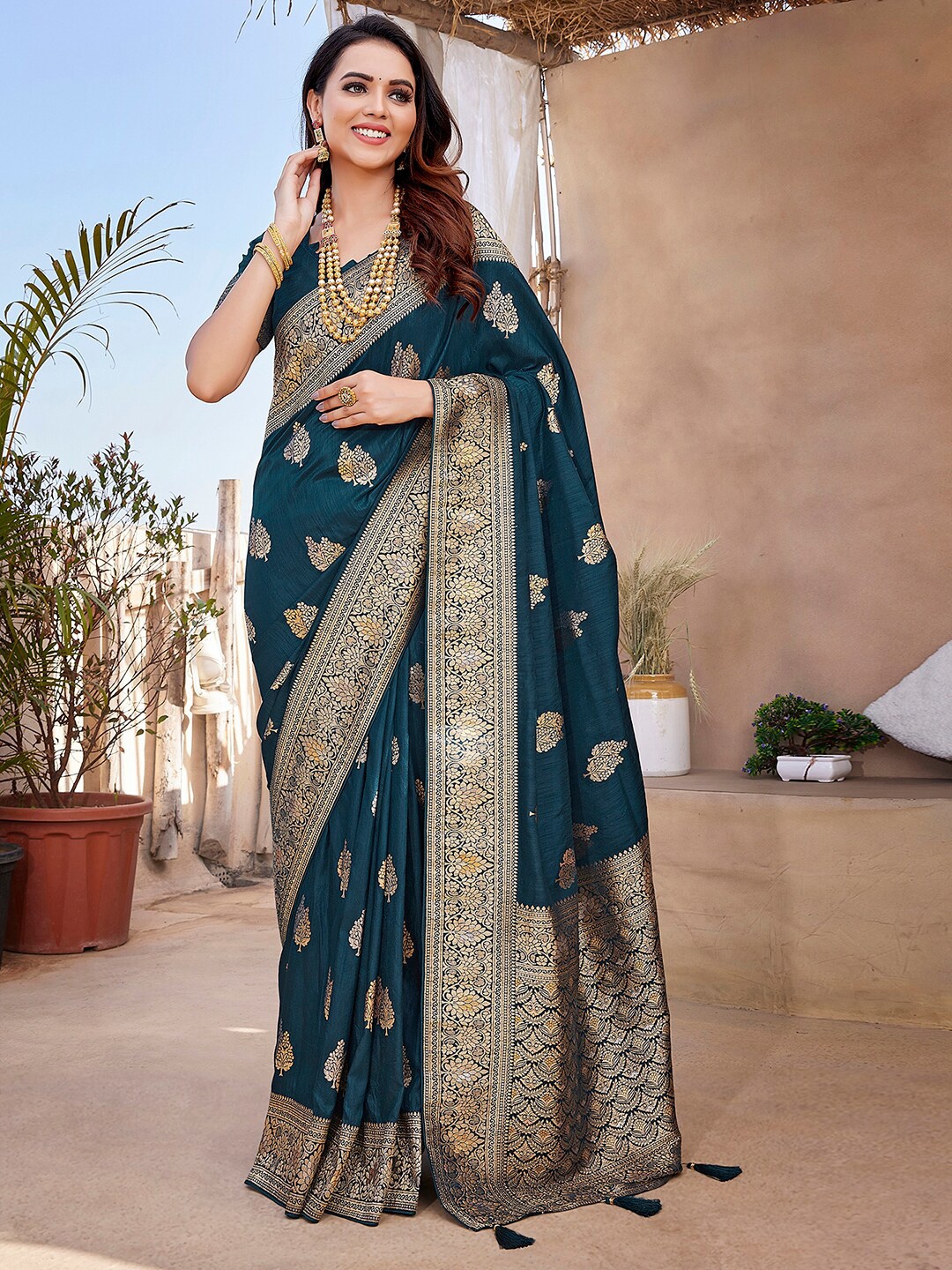 

Satrani Floral Woven Design Banarasi Saree, Teal