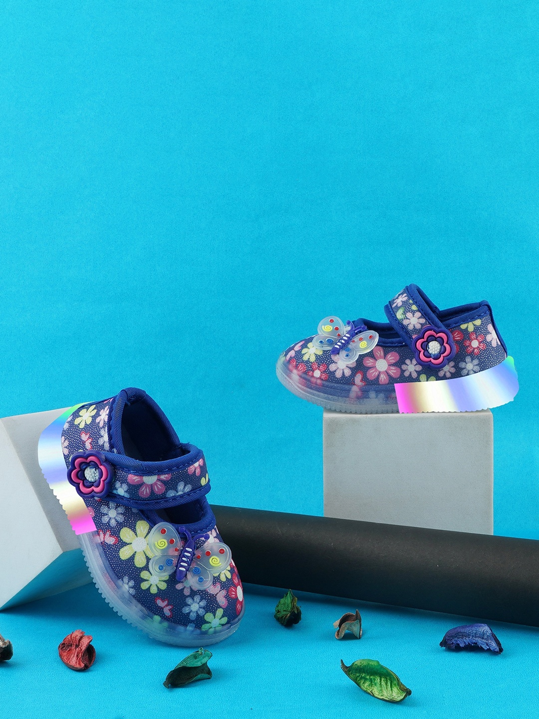 

BAESD Kids Printed Round Toe LED Lightweight Slip-On Sneakers, Blue