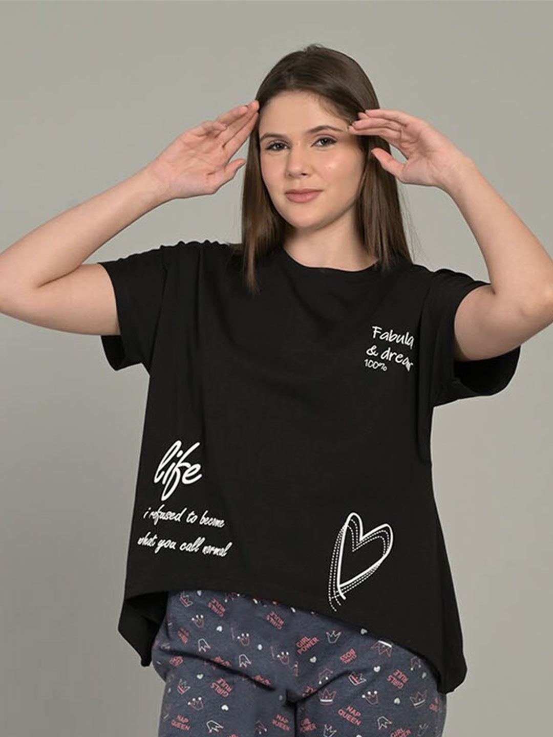

MAYSIXTY Women Printed V-Neck Pockets T-shirt, Black