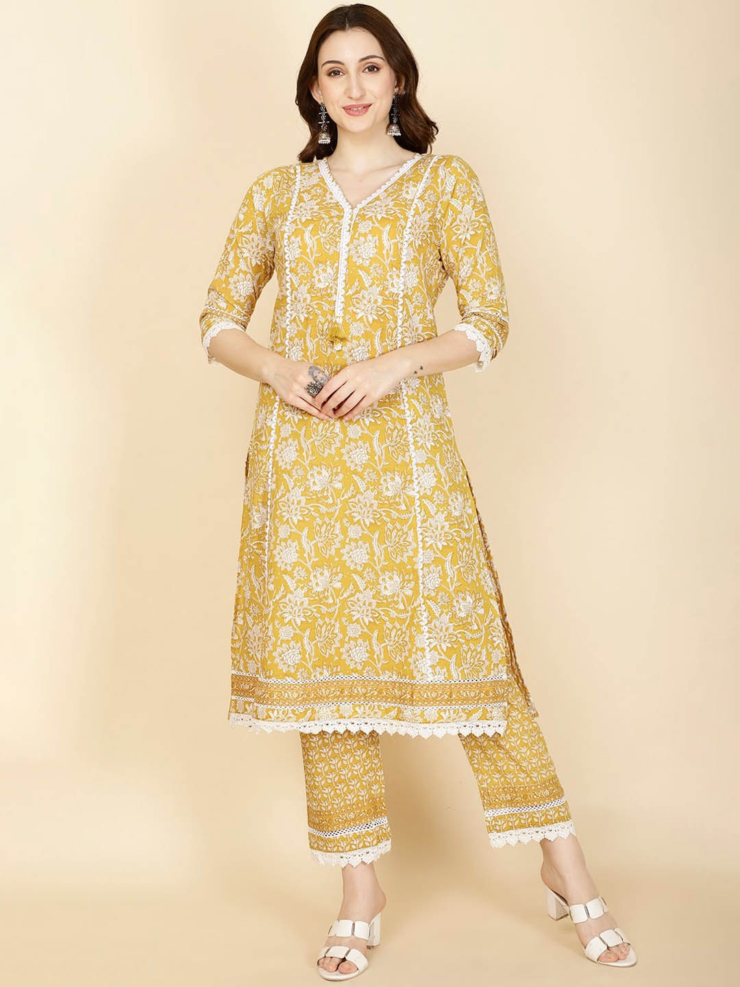 

Meena Bazaar Floral Printed Straight Kurta with Trousers, Mustard