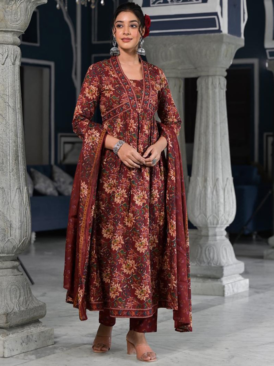 

Meena Bazaar V-Neck Floral Printed Empire Kurta Set, Maroon