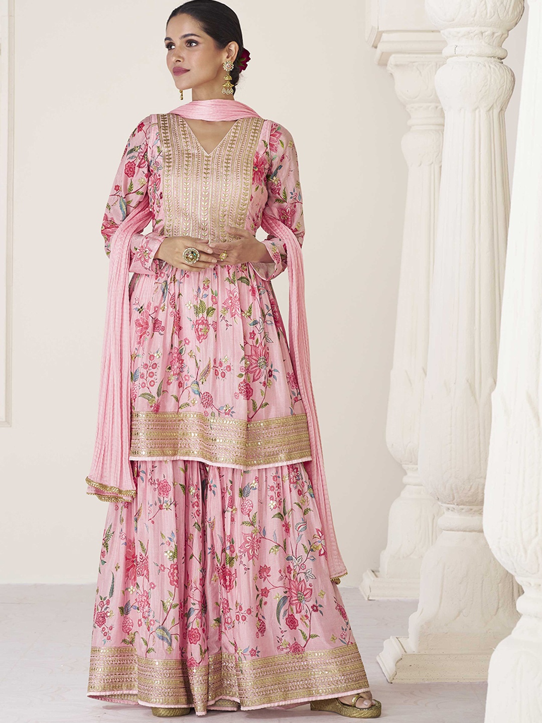 

Meena Bazaar V-Neck Floral Printed Regular Kurta Set, Pink