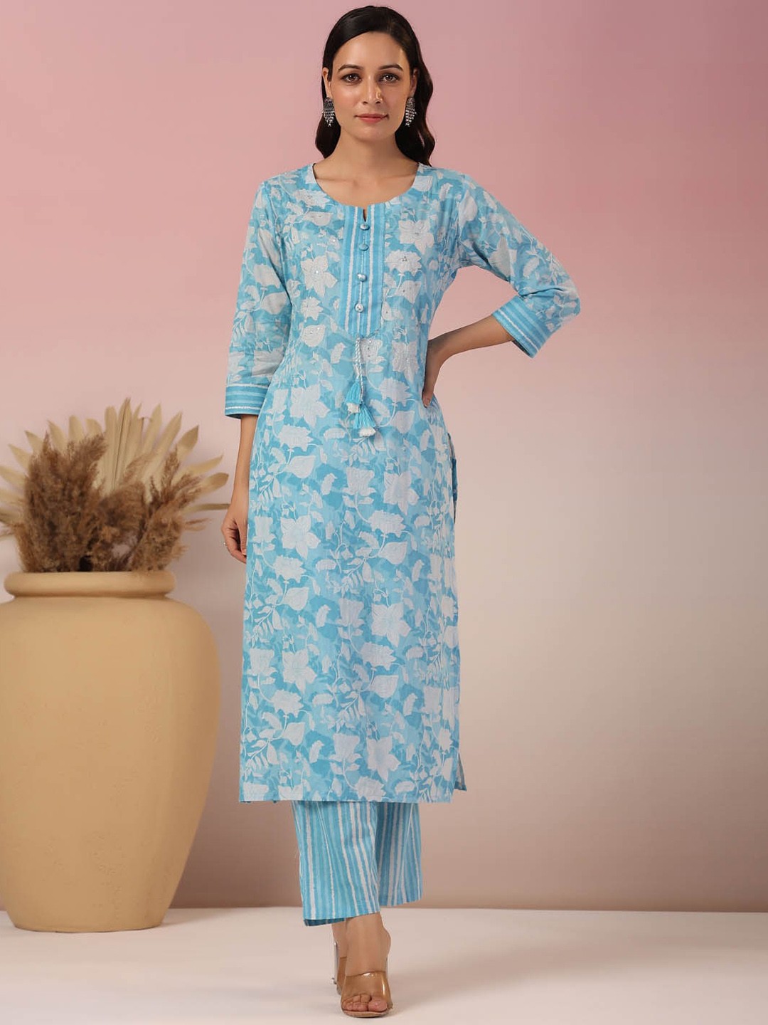 

Meena Bazaar Floral Printed Notch Neck Straight Kurta With Trousers, Blue