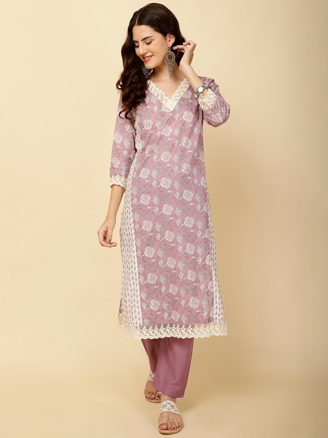 

Meena Bazaar V Neck Floral Printed Straight Kurta with Trouser, Purple