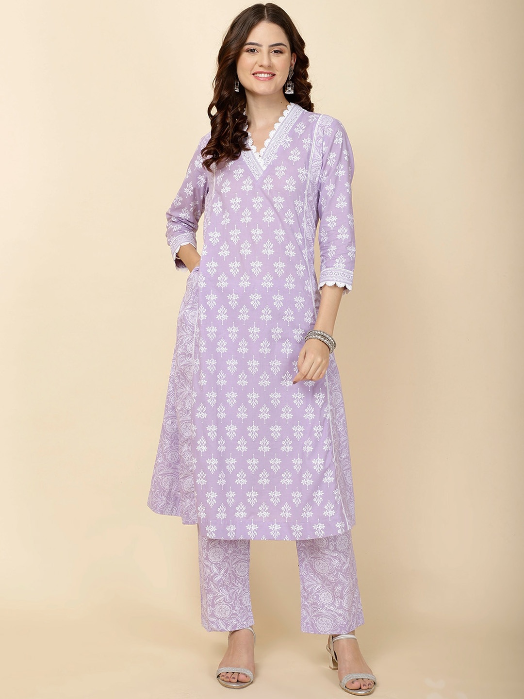 

Meena Bazaar Floral Printed V-Neck A-Line Kurta With Trousers, Purple