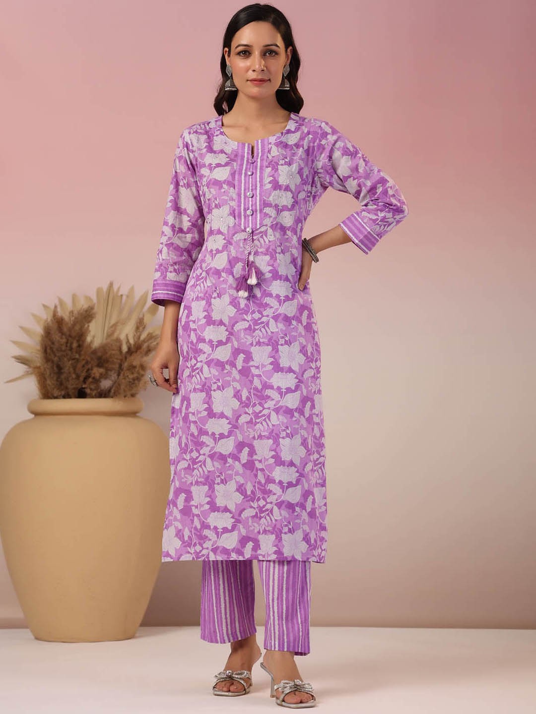 

Meena Bazaar Floral Printed Straight Kurta with Trousers, Purple