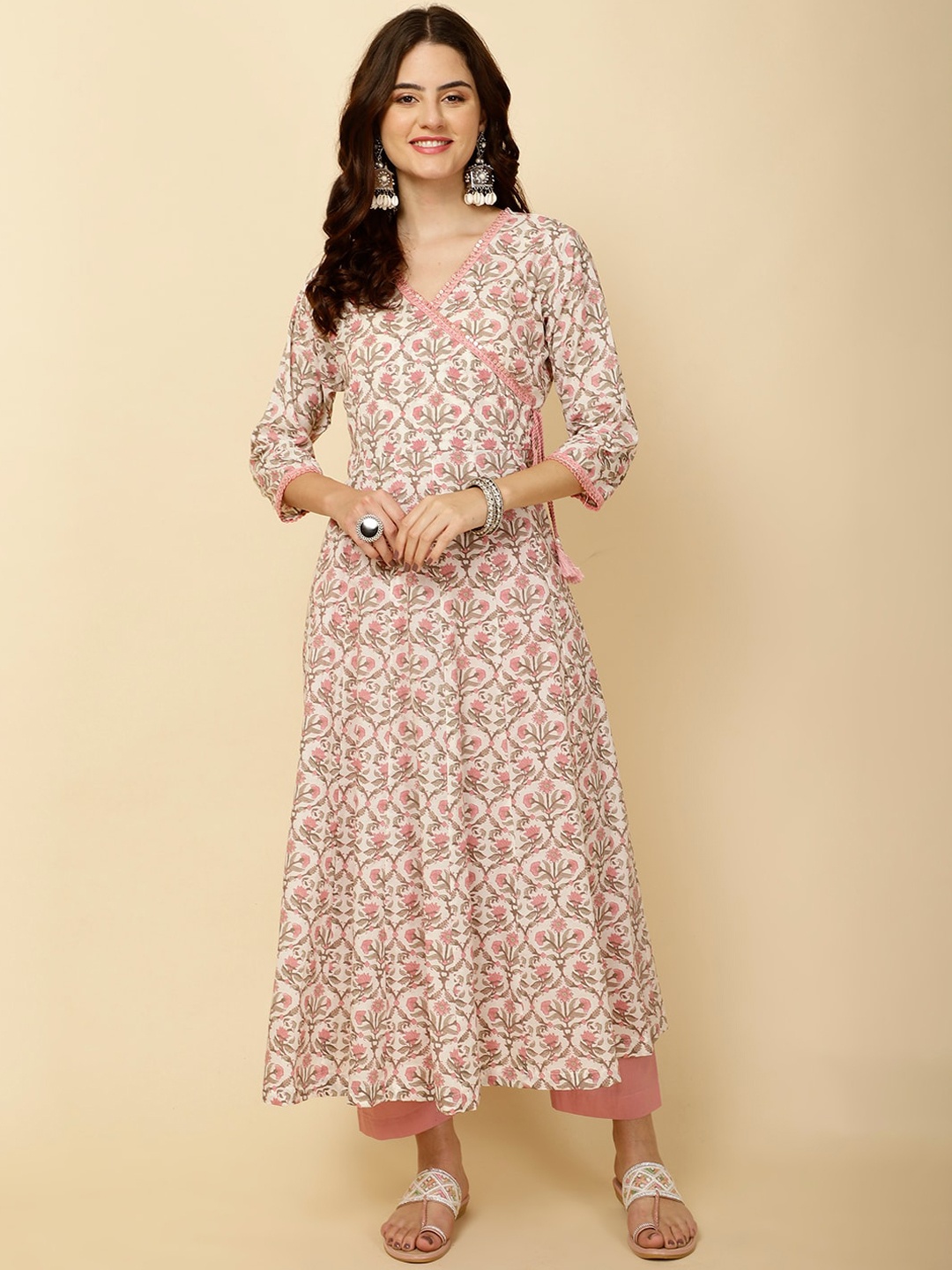 

Meena Bazaar V Neck Floral Printed Regular Kurta with Trousers, Peach