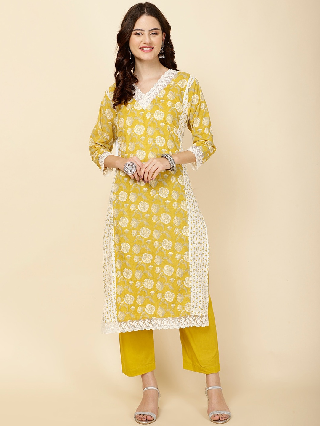 

Meena Bazaar Ethnic Motifs Printed Straight Kurta with Trousers, Yellow