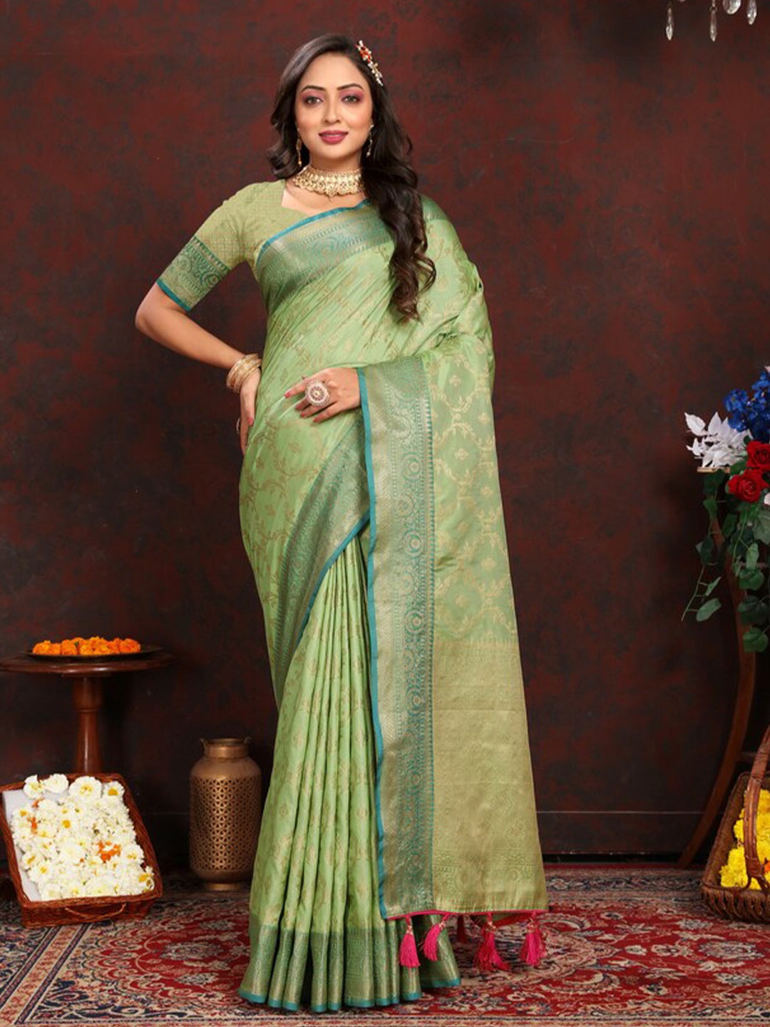 

CATCHY FOREVER Ethnic Motifs Woven Design Zari Banarasi Saree, Green