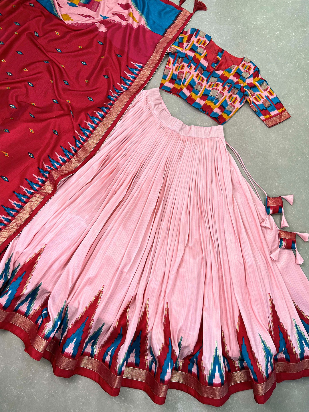 

LOOKNBOOK ART Printed Foil Print Semi-Stitched Lehenga & Unstitched Blouse With Dupatta, Peach