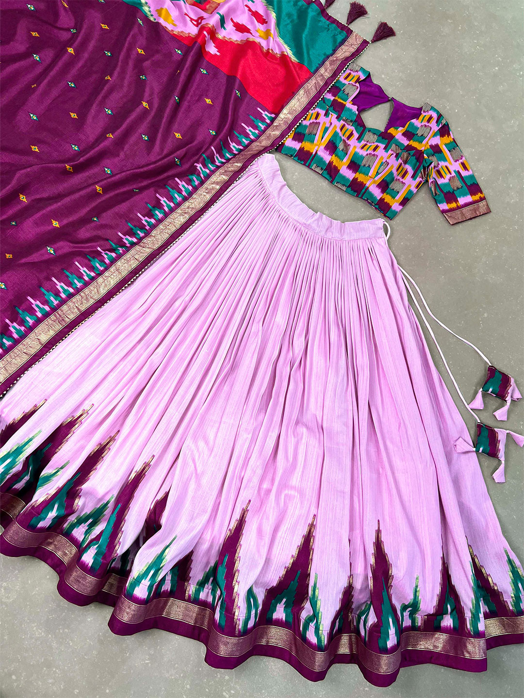 

LOOKNBOOK ART Printed Foil Print Semi-Stitched Lehenga & Unstitched Blouse With Dupatta, Pink