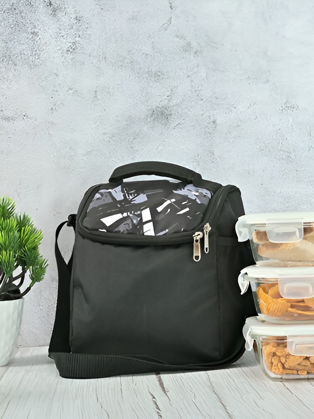 

Femora Transparent & Black 3 Pieces Borosilicate Glass Lunch Box Containers With Bag