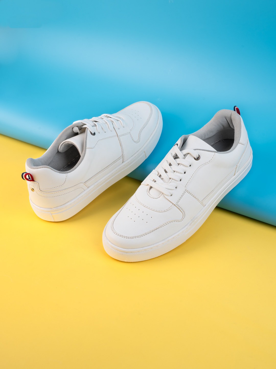 

Styli Men Round Toe Sneakers, White