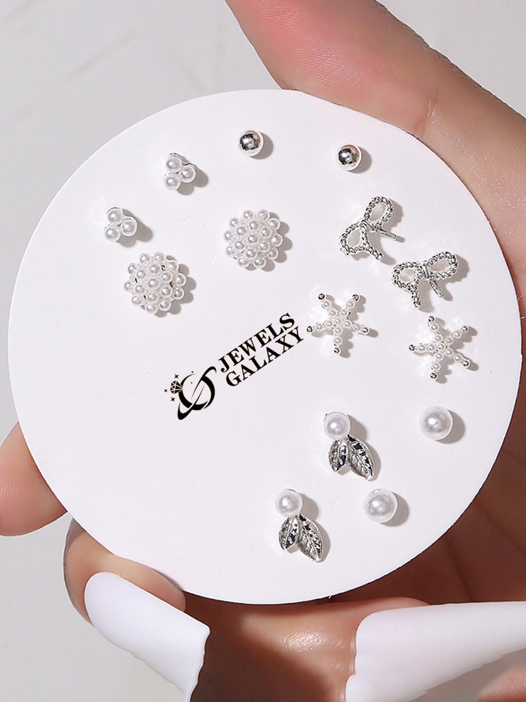 

Jewels Galaxy Contemporary Studs Earrings, White
