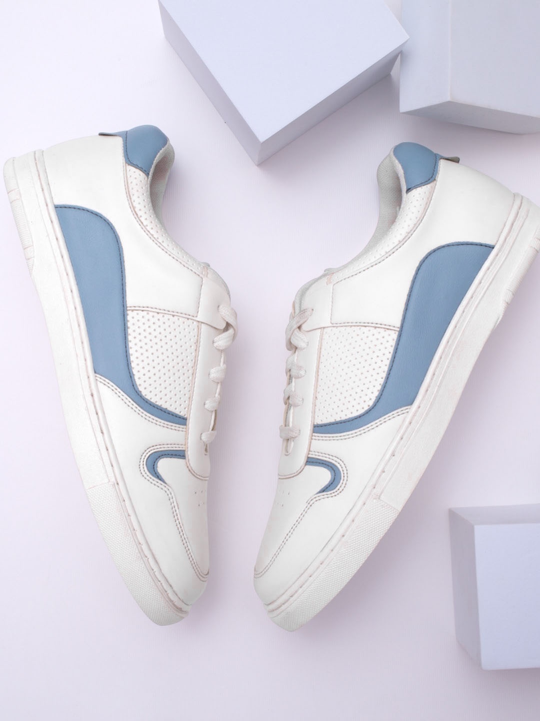 

Mast & Harbour Men White Colourblocked Round Toe Lightweight Sneakers