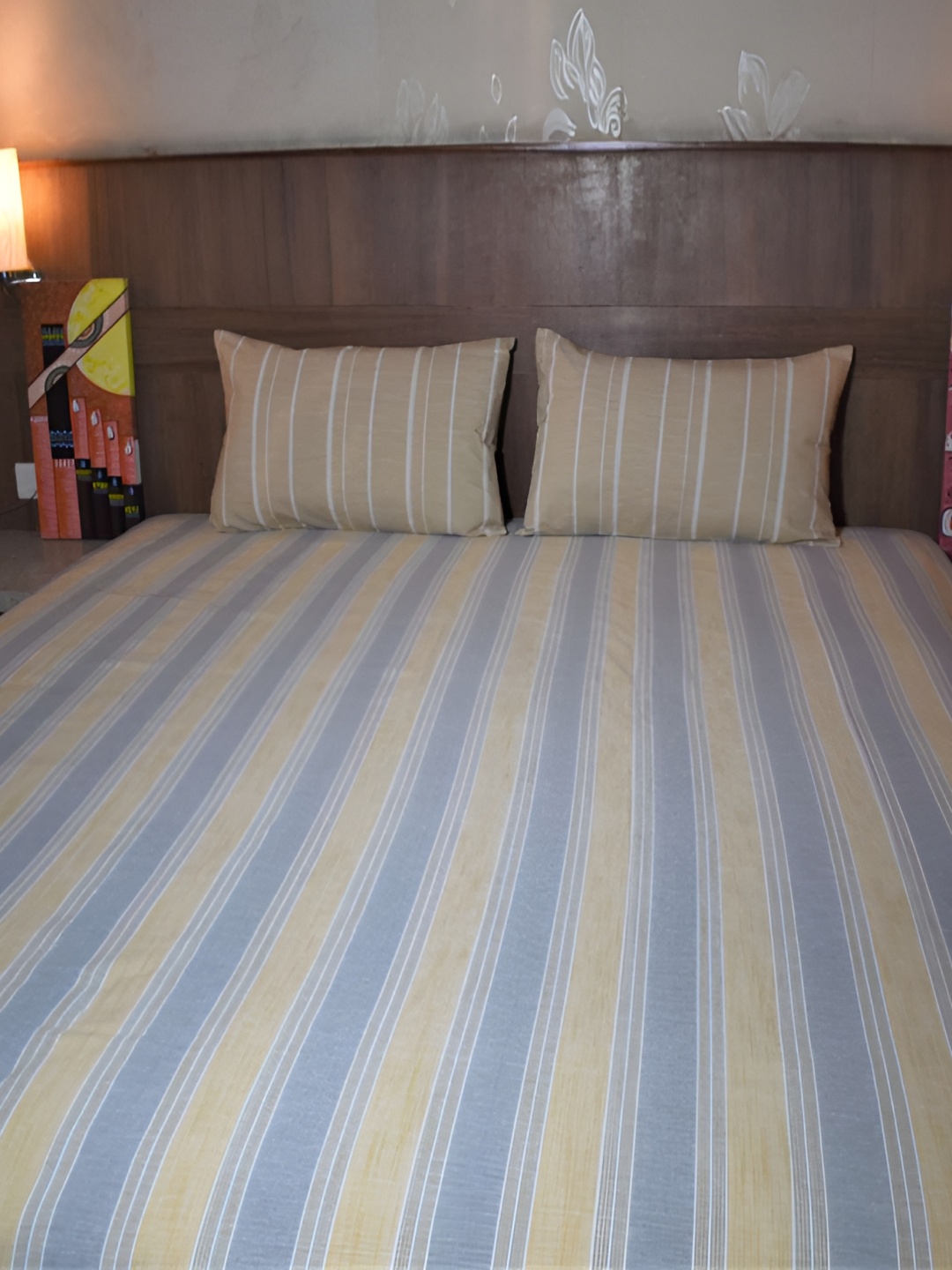 

Aura Gold-Toned & Grey Striped 120 TC Queen Bedsheet with 2 Pillow Covers