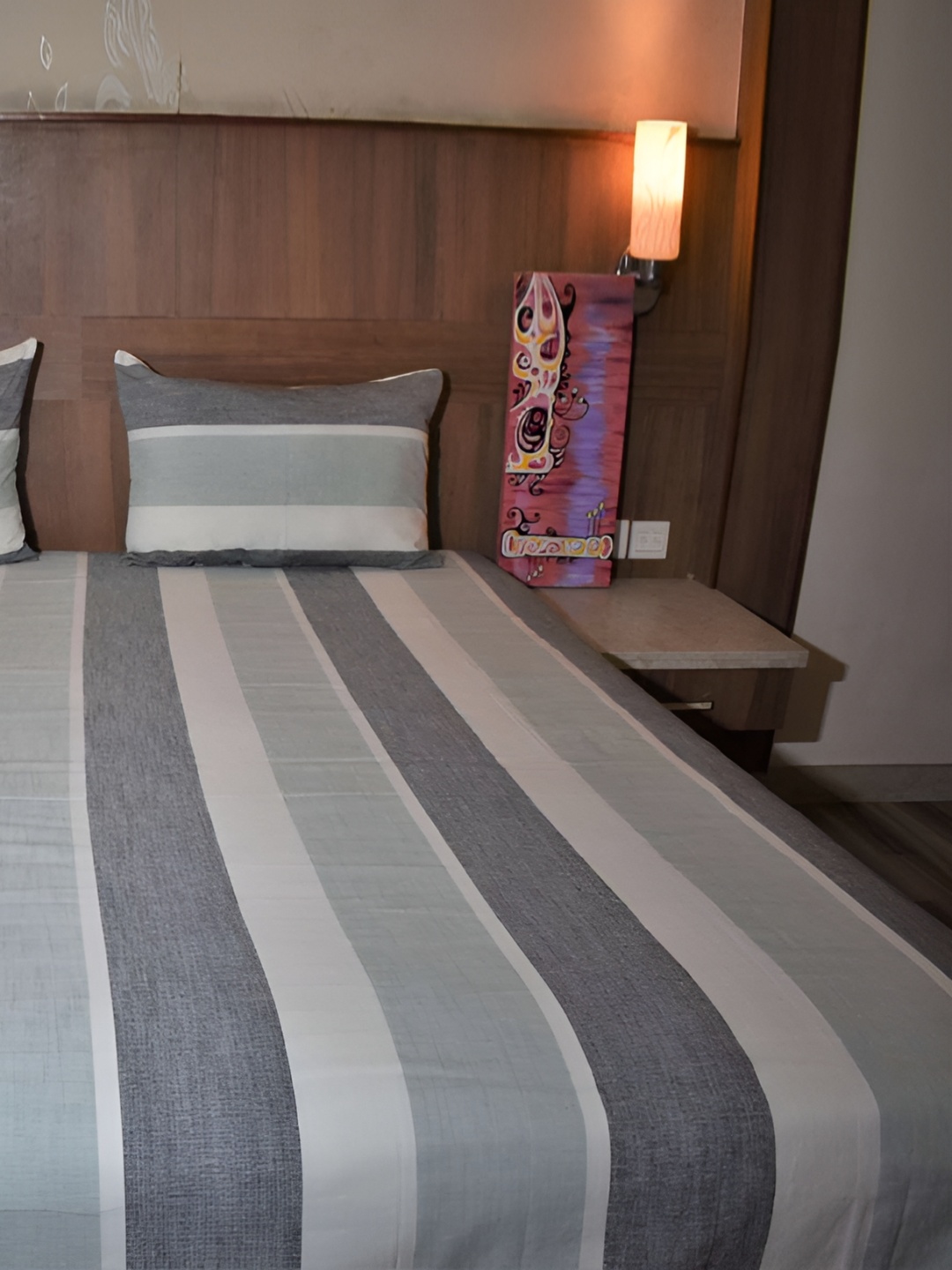 

Aura Green & Grey Striped 120 TC Cotton Queen Bedsheet With 2 Pillow Covers