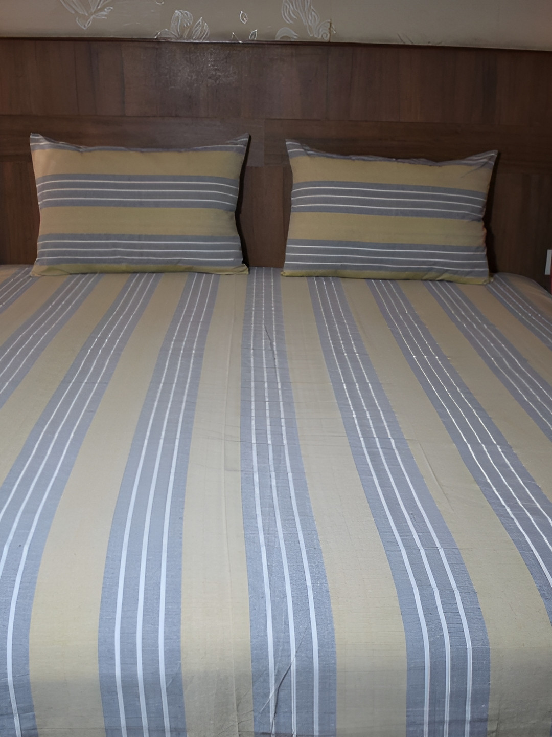 

Aura Yellow & Green Striped 120 TC Queen Bedsheet with 2 Pillow Covers