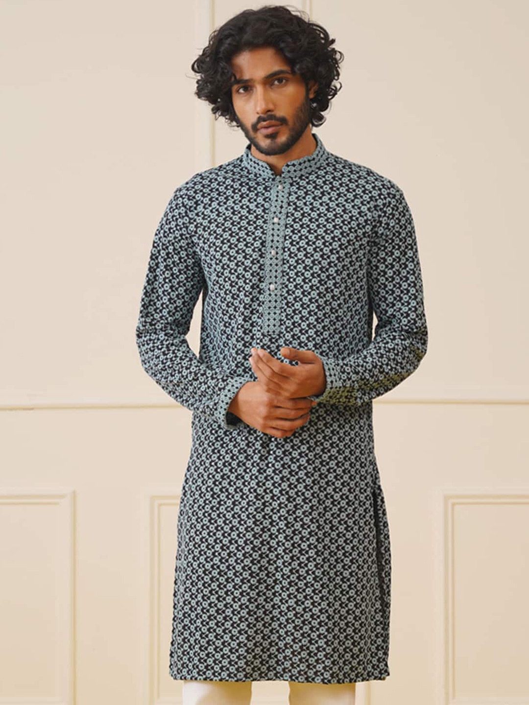 

Jompers Printed Chikankari Floral Strigth Kurta, Black