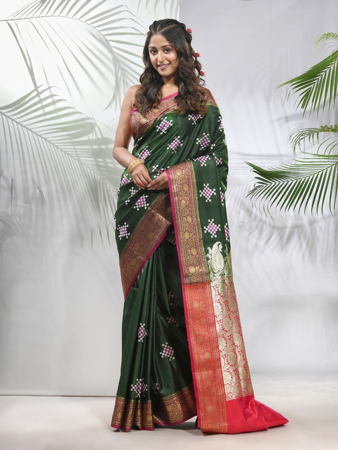 

Charukriti Woven Design Zari Saree, Green