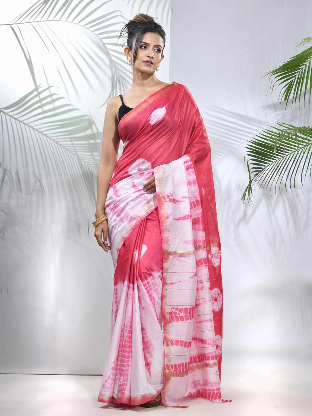 

Charukriti Tie And Dye Printed Zari Saree, Pink