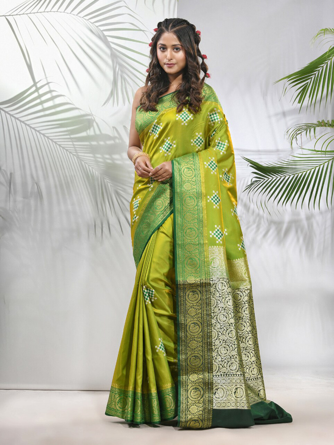 

Charukriti Geometric Embroidered Zari Saree, Green