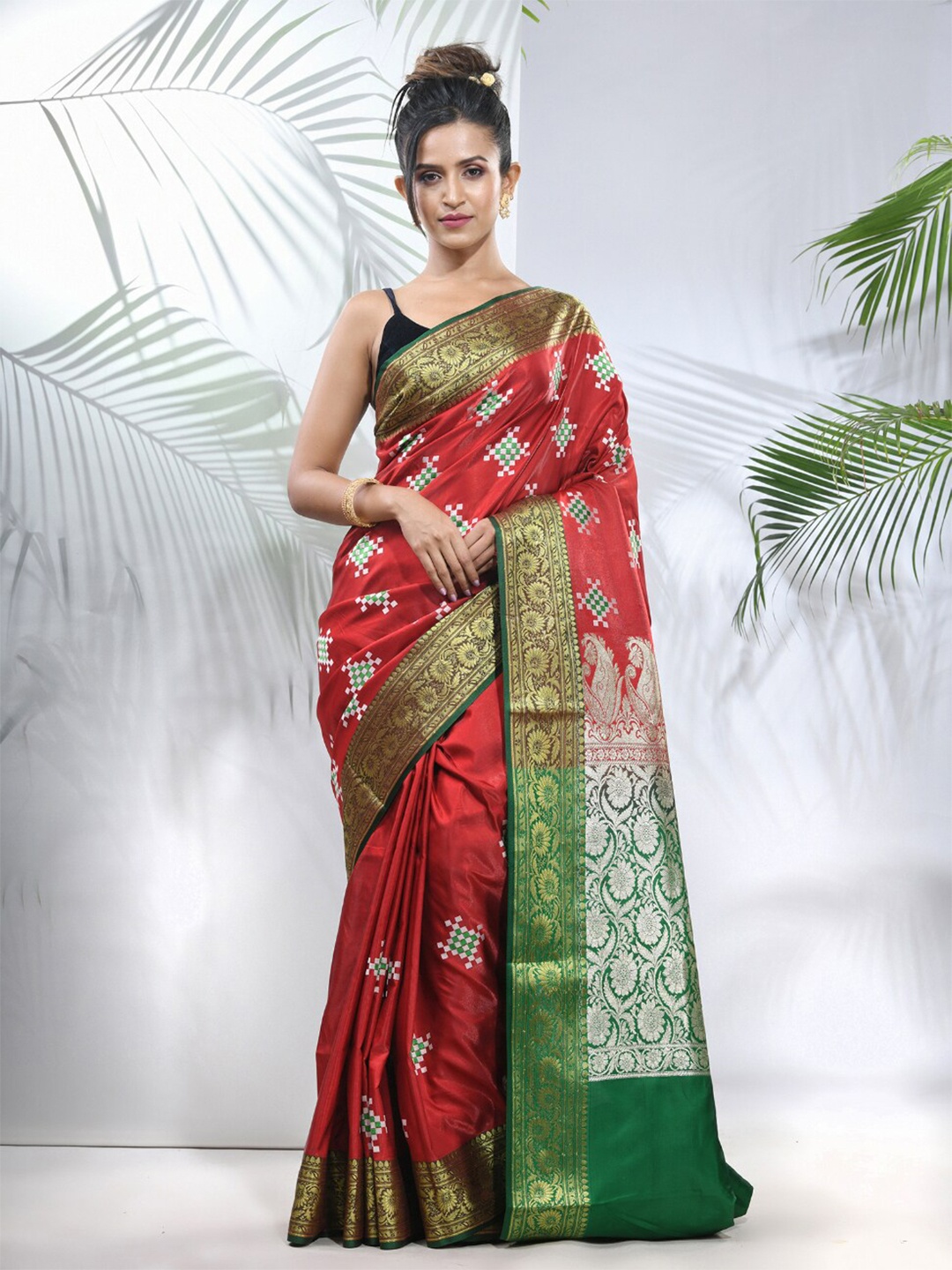 

Charukriti Ethnic Motifs Woven Design Zari Saree, Red