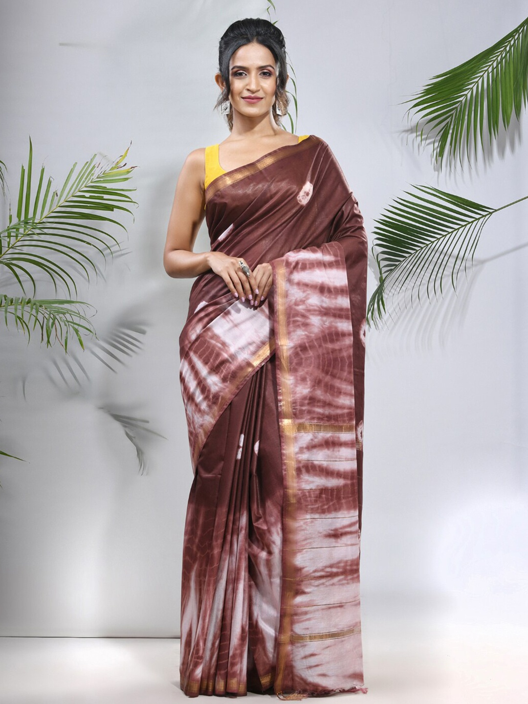 

Charukriti Tie & Dye Zari Saree, Brown