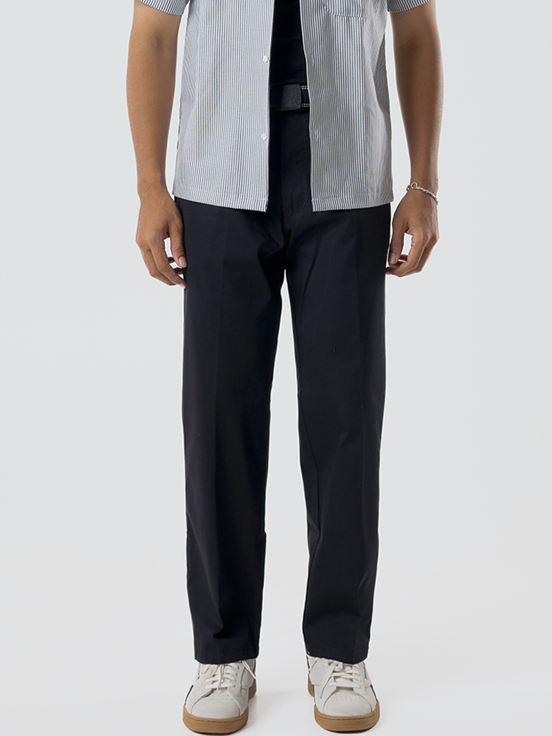 

UNTLD Men Relaxed Mid Rise Trousers, Black