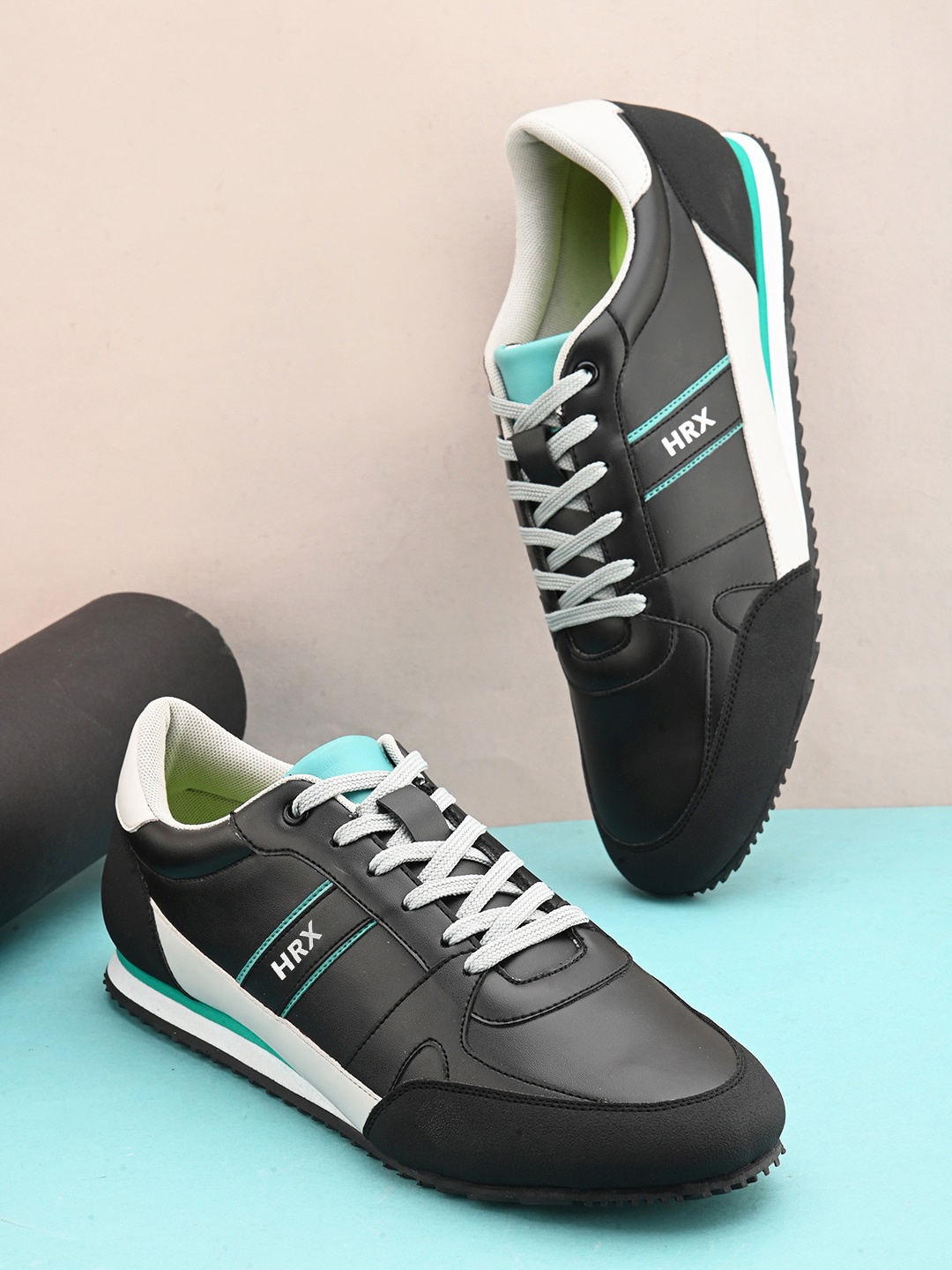 

HRX by Hrithik Roshan Men Black & Green Colourblocked Lace Up Lightweight Sneakers