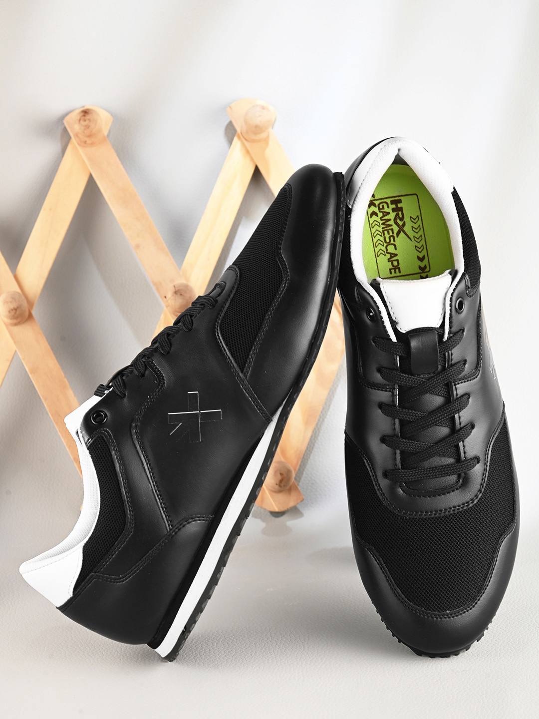 

HRX by Hrithik Roshan Men Textured Lace Up Lightweight Sneakers, Black