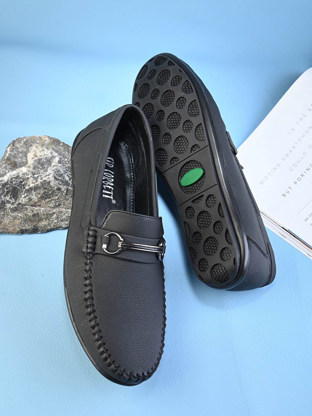 

Sir Corbett Men Textured Round Toe Loafers, Black