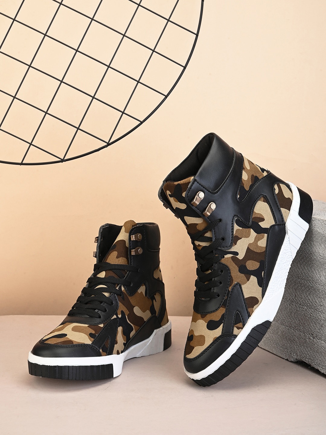 

Woakers Men Printed Mid Top Lace Up Sneakers, Multi