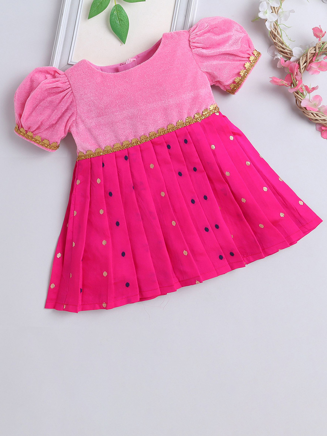 

MANY FROCKS & Self Design Puff Sleeve Velvet Fit & Flare Dress, Pink
