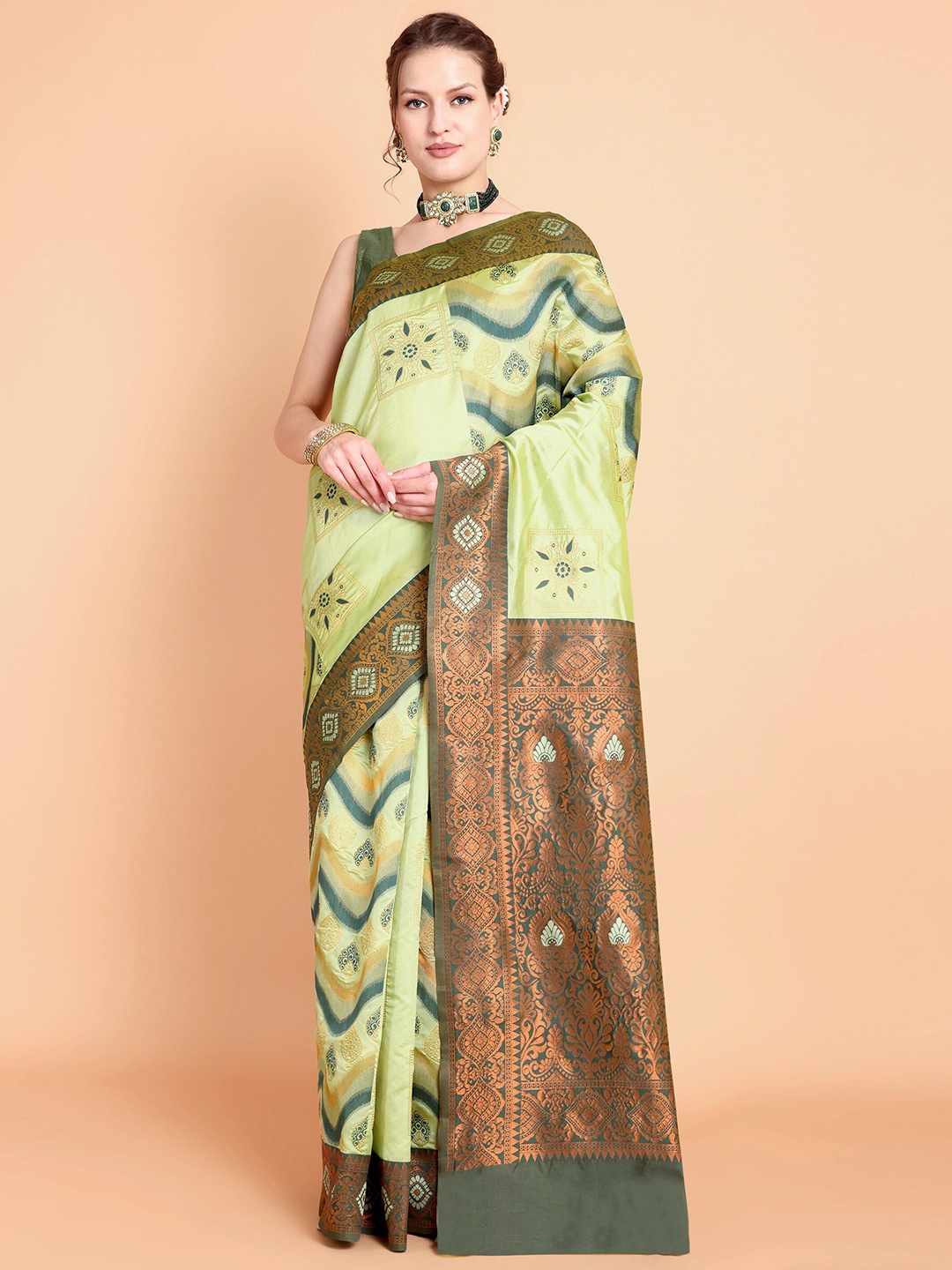 

Taslar Floral Zari Silk Cotton Banarasi Saree, Cream