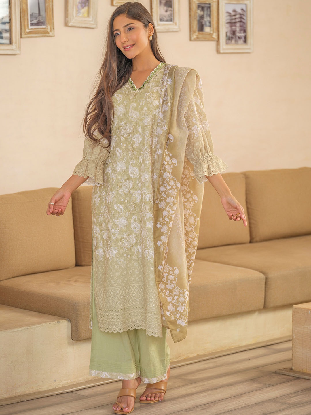 

House of Pataudi Paisley Embroidered V-Neck Straight Kurta With Trousers & Dupatta, Green